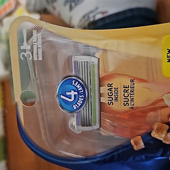 Skintimate 3 pack of razors with 4 blades Vanilla Sugar Scent- set of 3 packs - Picture 4 of 4